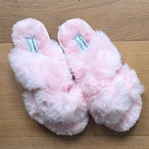 NWOT Old Navy Girls 3/4 Pink Fuzzy Slippers